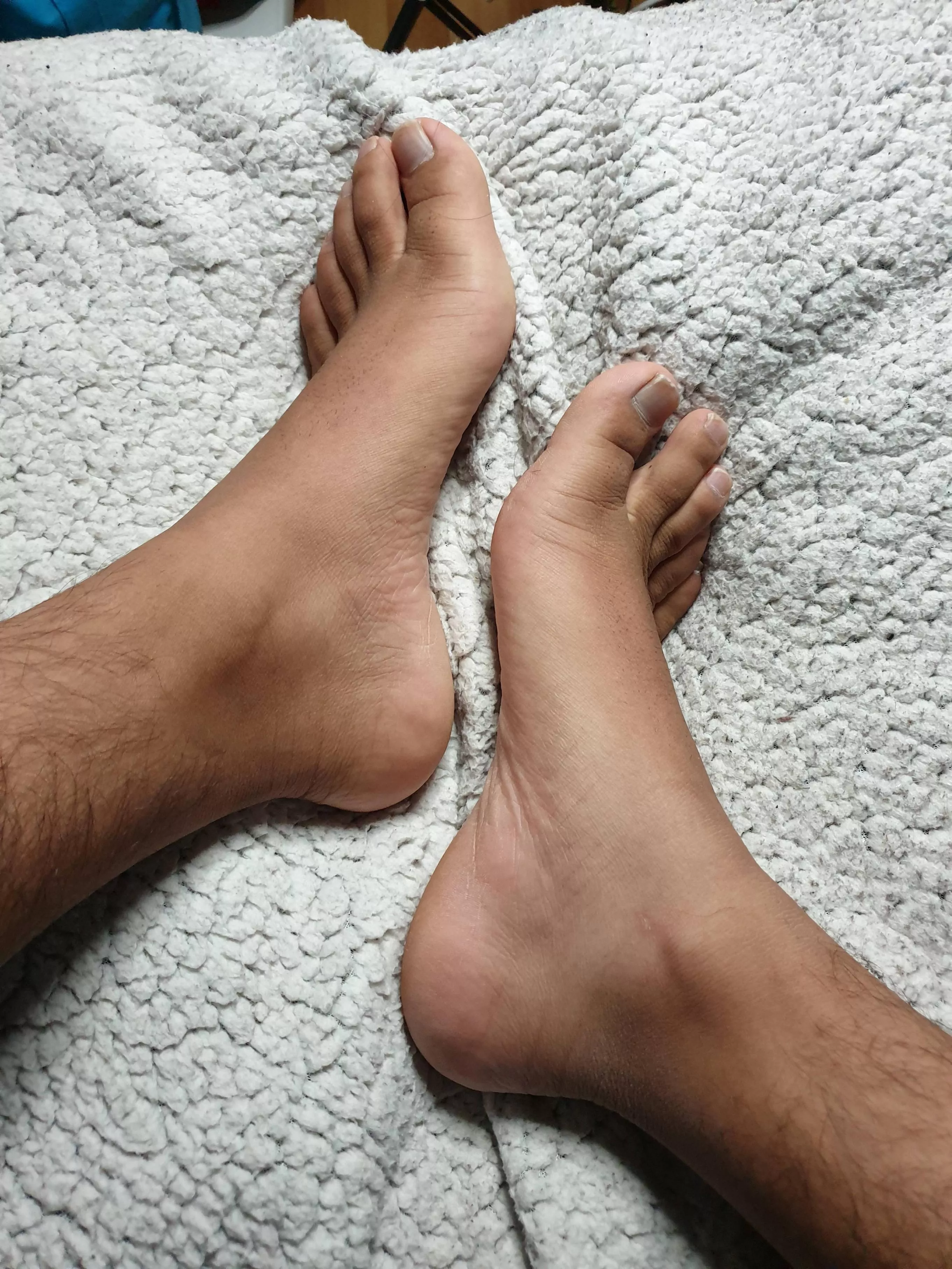 Daddy's freshly moistured feet, all yours if you're a good boy posted by 21springchickens