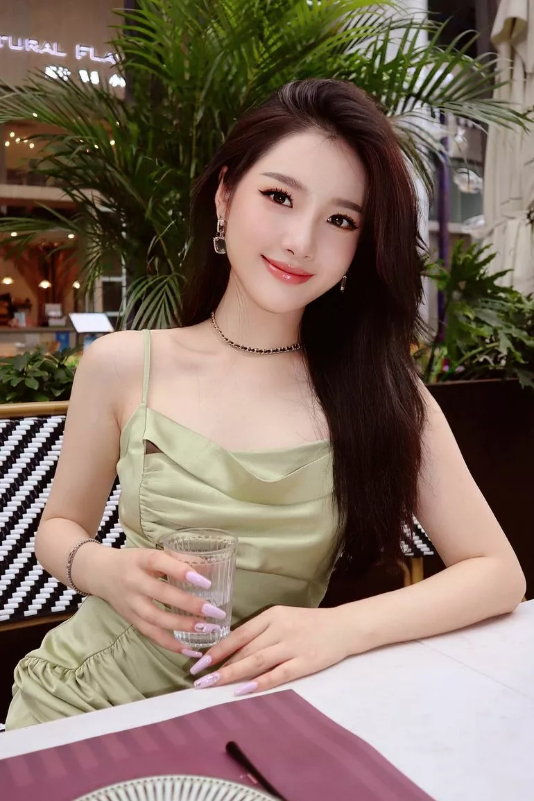 Daisy Hong posted by SophisHelper