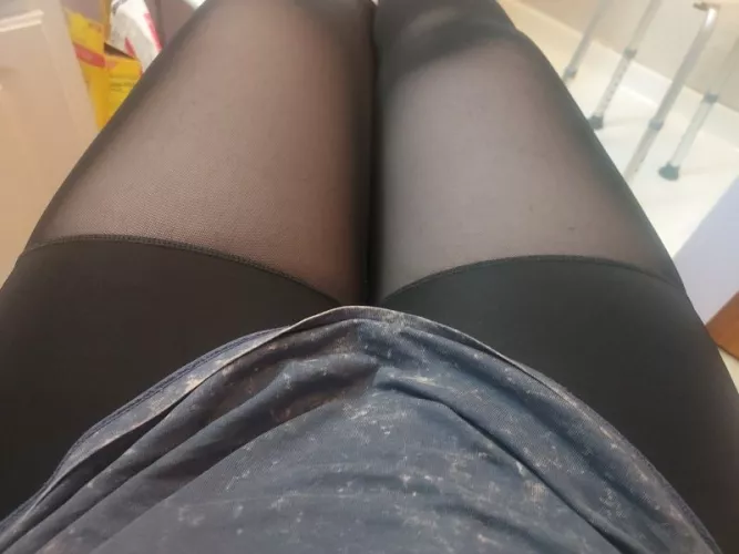 damn my thighs look good lol by Drfloofy2