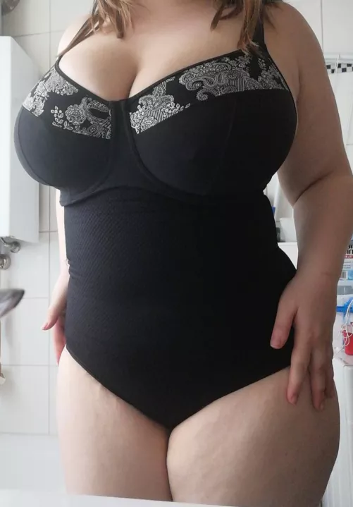 Damn University really leaving no time for me to post stuff 🙄 (OC) love this outift tho by Responsiblekomi