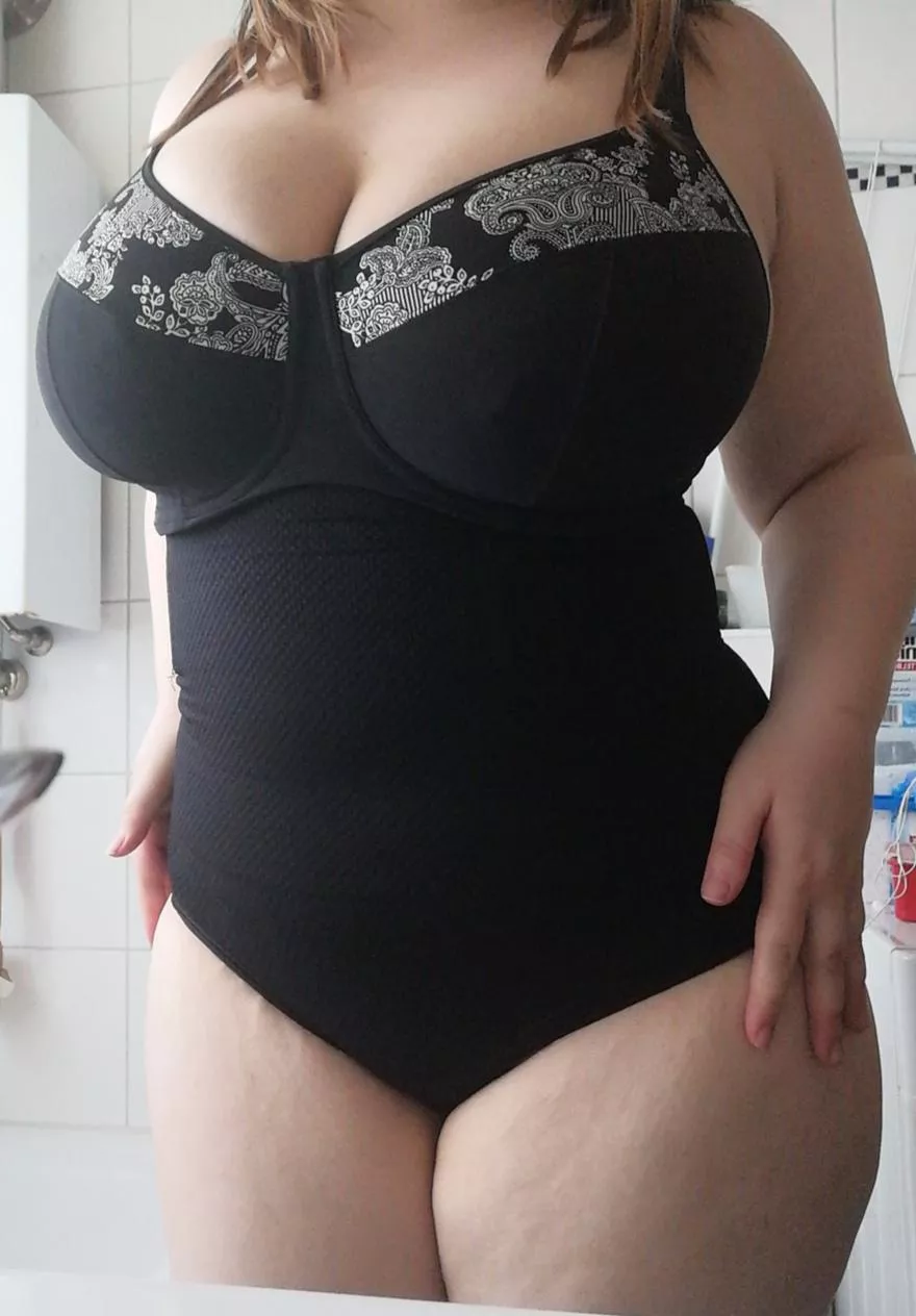 Damn University really leaving no time for me to post stuff 🙄 (OC) love this outift tho posted by Responsiblekomi