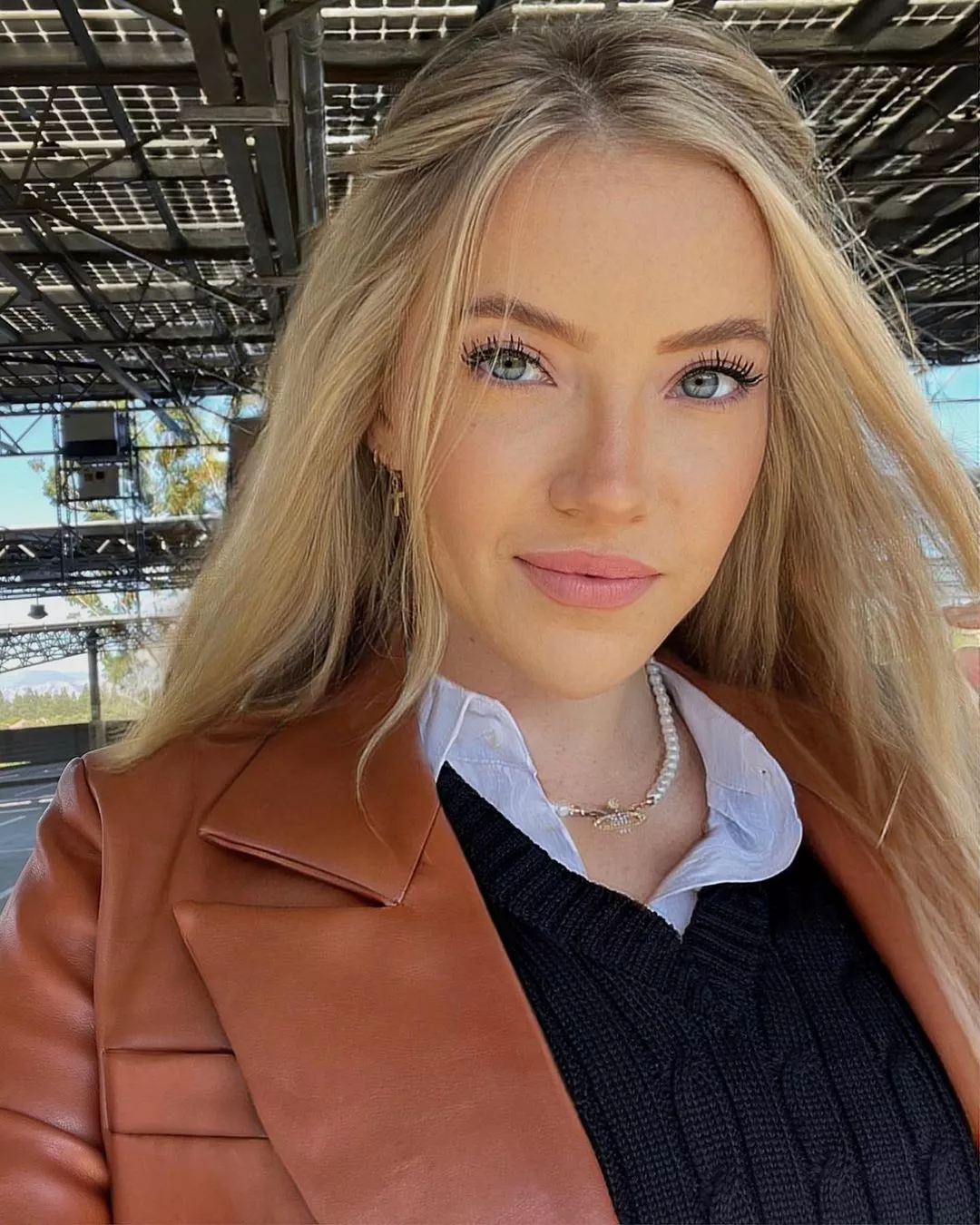 Danielle Elise posted by Blu3Jell0P0wd3r