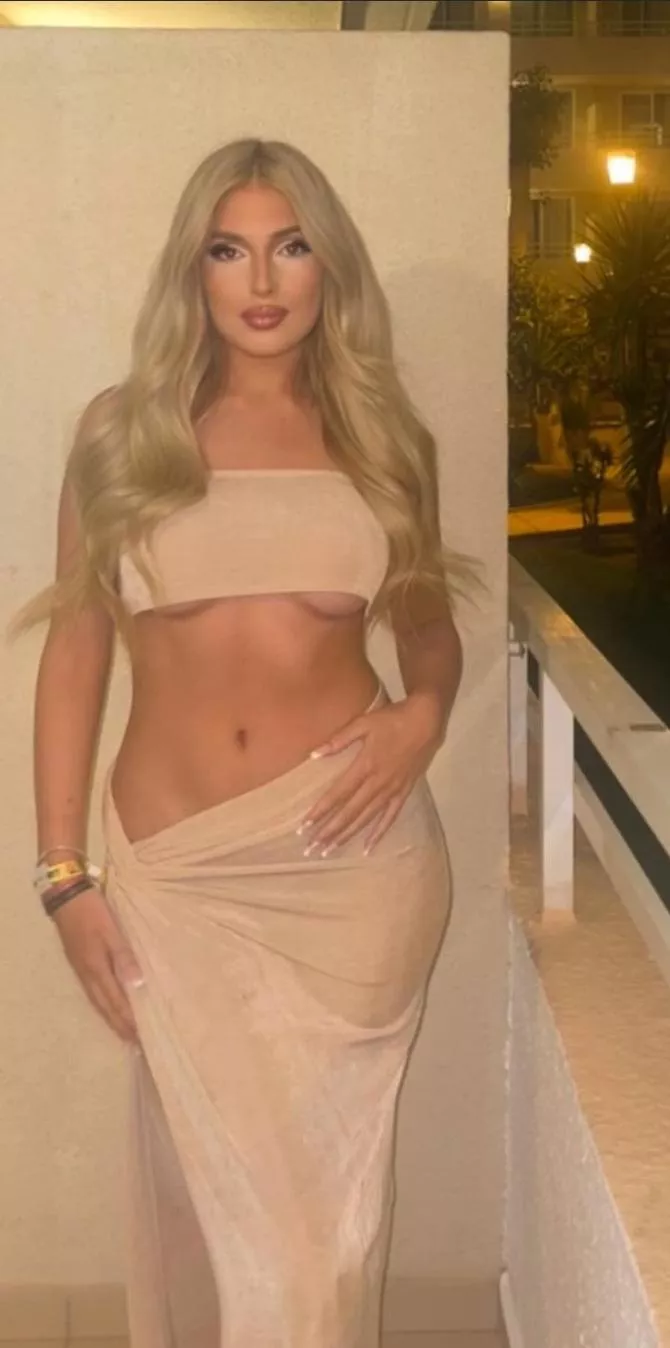 dank blonde knows how to dress up posted by abj-abj