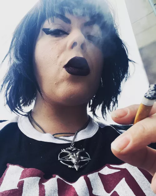 Dark lips on a rainy day💋🖤🚬 by Vfevers