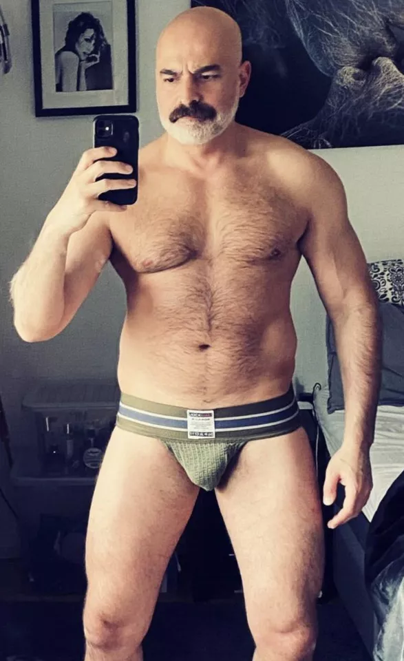 dark stache posted by peludoporfavor