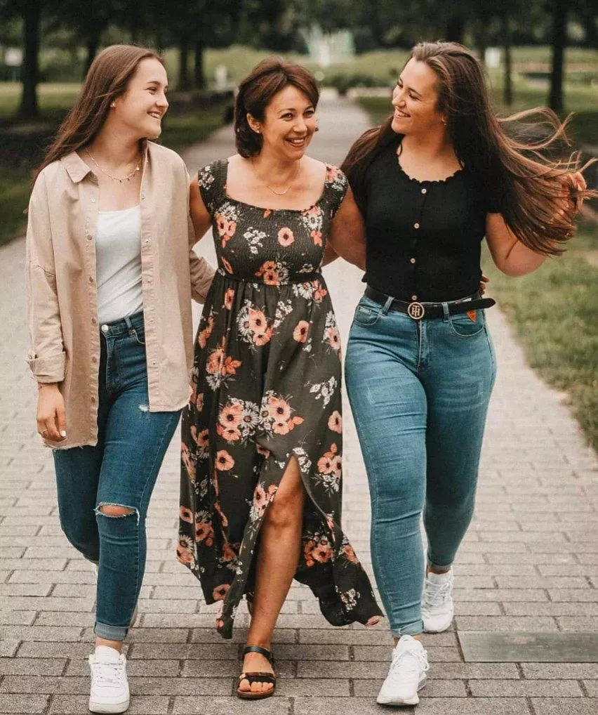 Daughter 19 💦 Mother 46 💦 Daughter 26 posted by bumer94