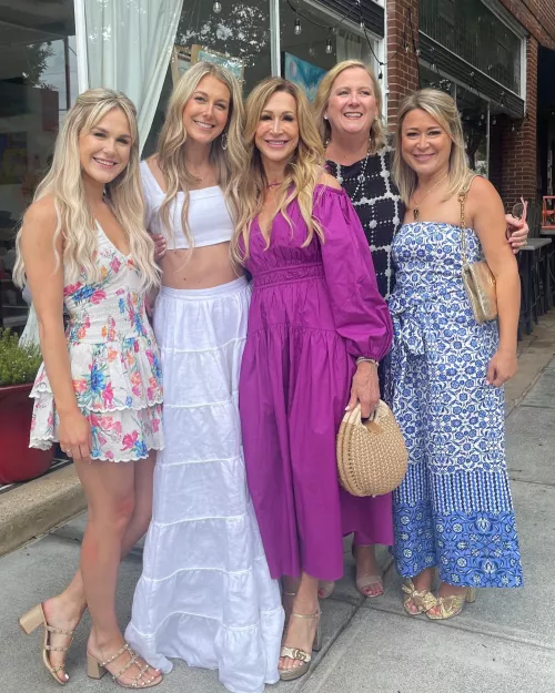 Daughter (midriff) & Mother (purple) by gooningaccount