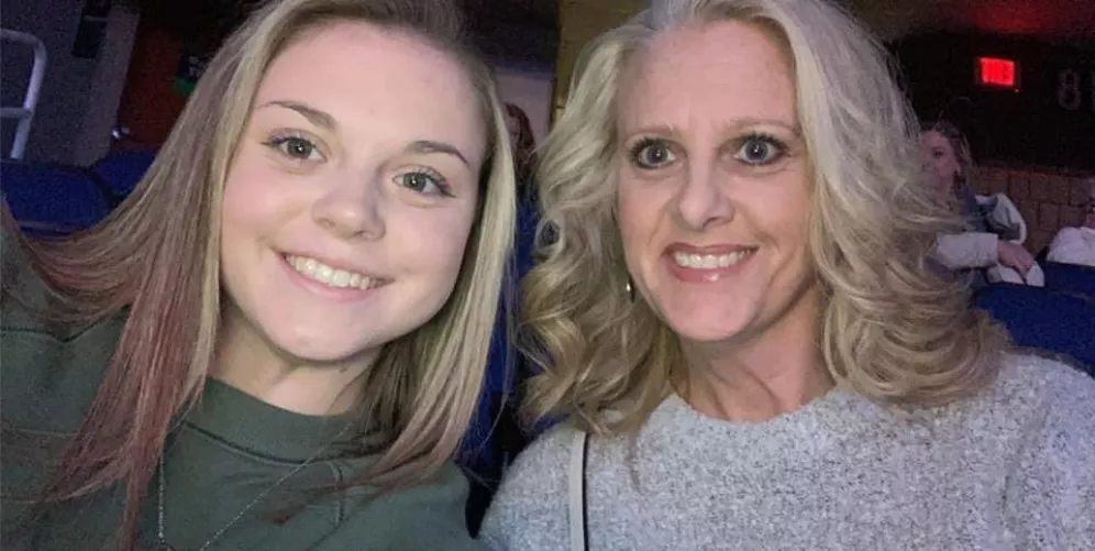 Daughter or mom?🙎🏼‍♀️ by ganggang89882