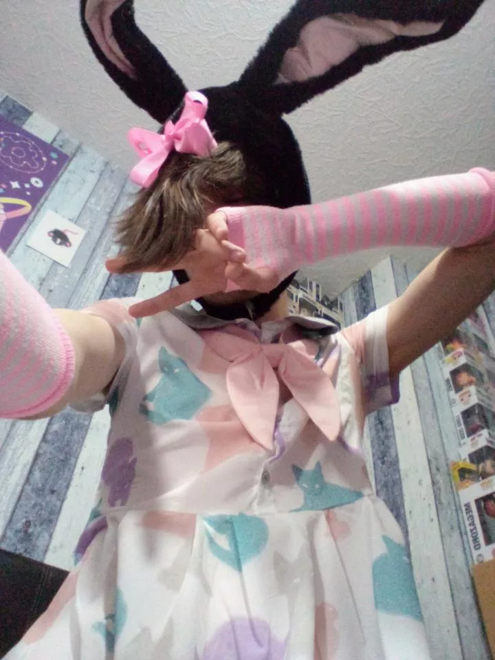 Day 3 no cuddles, thought you guys might like to see my bunny ears, and I thought I'd mention for those askin me, I live in the Midwest of England, so if your askin if I live in the north, I do not, hope that clears things up hehe👉👈 posted by Femboy9313