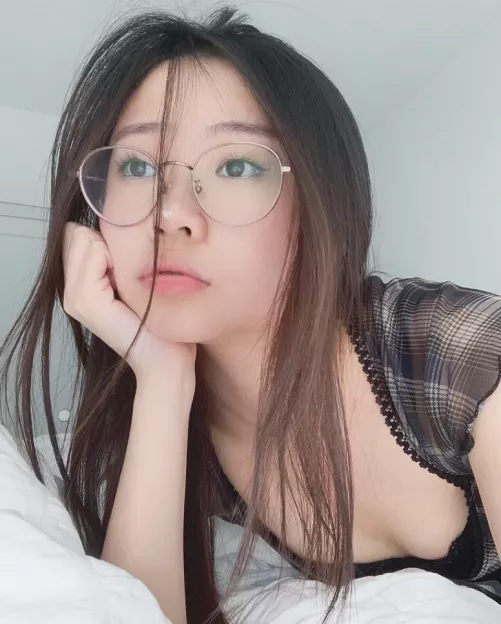 daydreaming 🤍 by urshortie