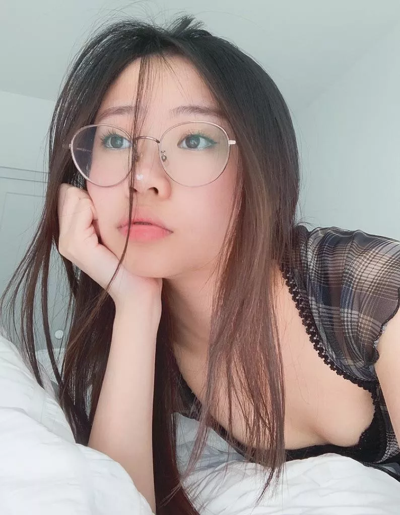 daydreaming about cum 🤍 posted by urshortie