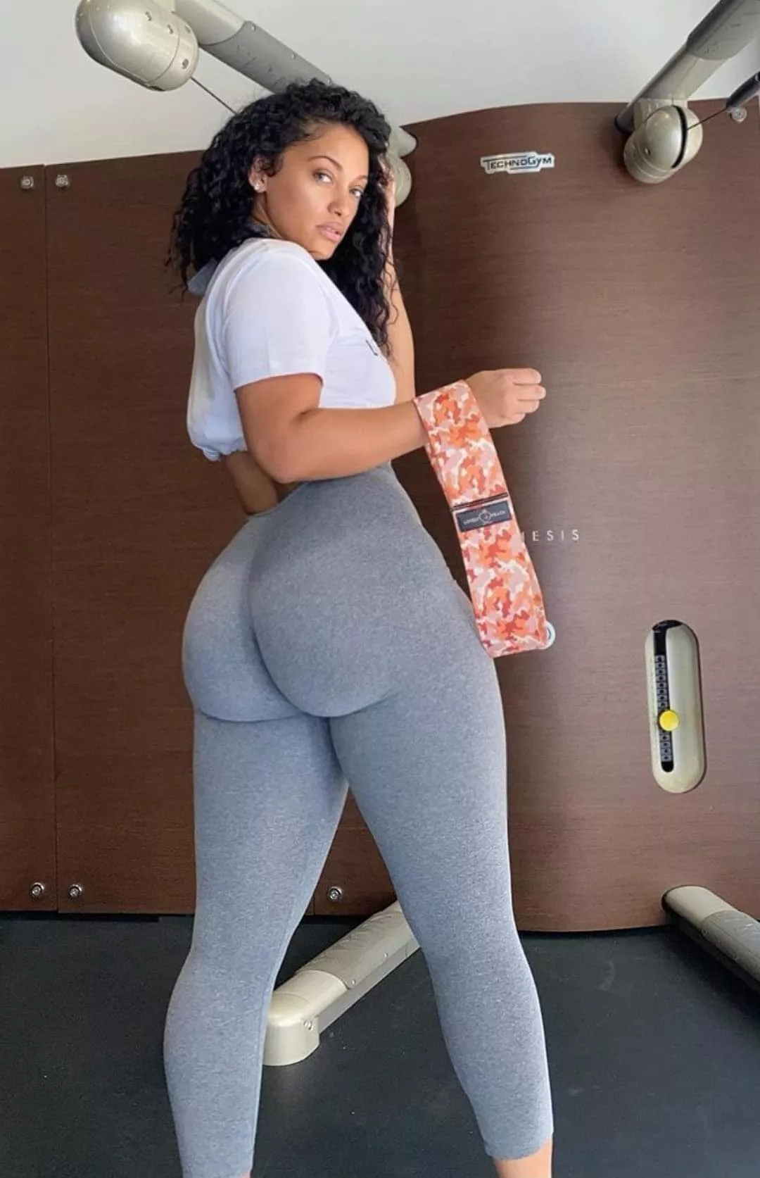 DAYUMMM posted by UNIQUE_9212