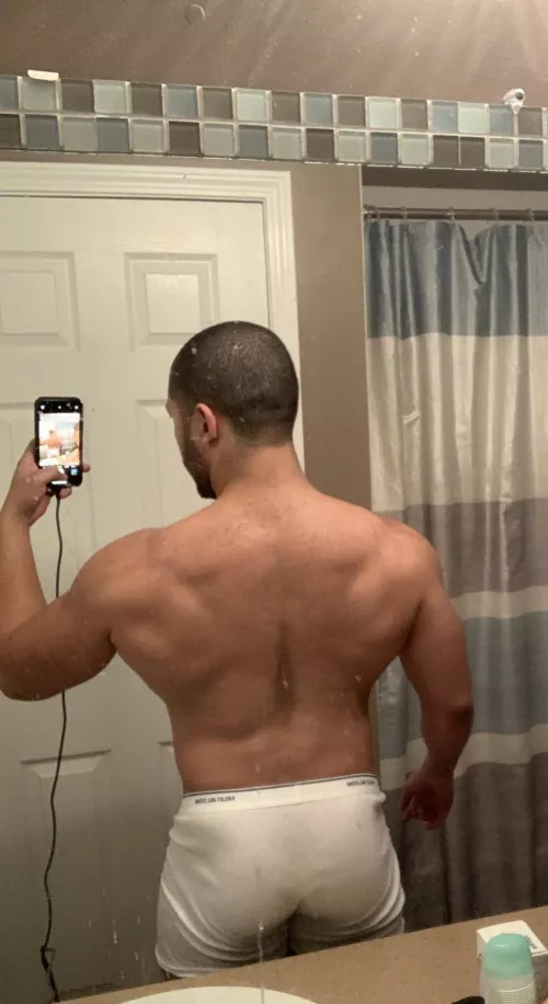 Deadlifts got my traps lookin thicc by GRayner28