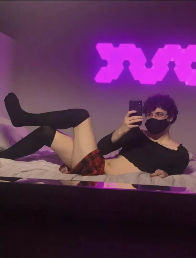 Decided to finally dress up for the first time today :) posted by EntropyFem
