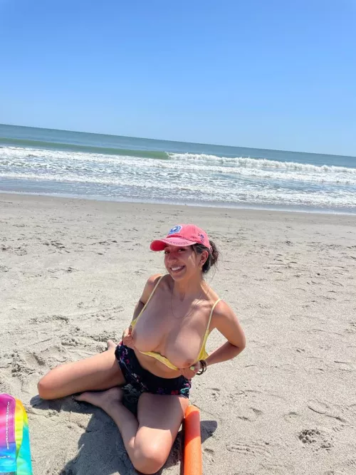 Decided to see what the beach was all about [f]or a weekend. Pretty sure everyone in the peer could see me 🫣 by shebadhebad