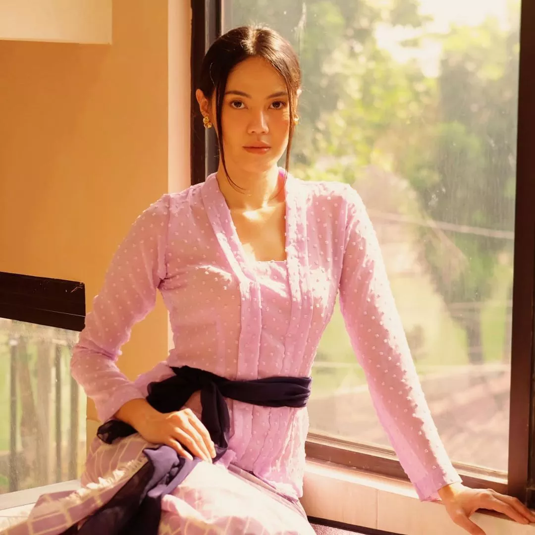 Della Dartyan posted by ranazoik