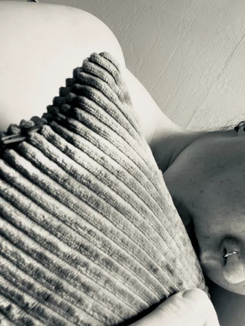 Demanding photos of a curvy model. Subscribe for free on my Onlyfans 🖤 https://onlyfans.com/naomi_lee_soft by naomi_lee_