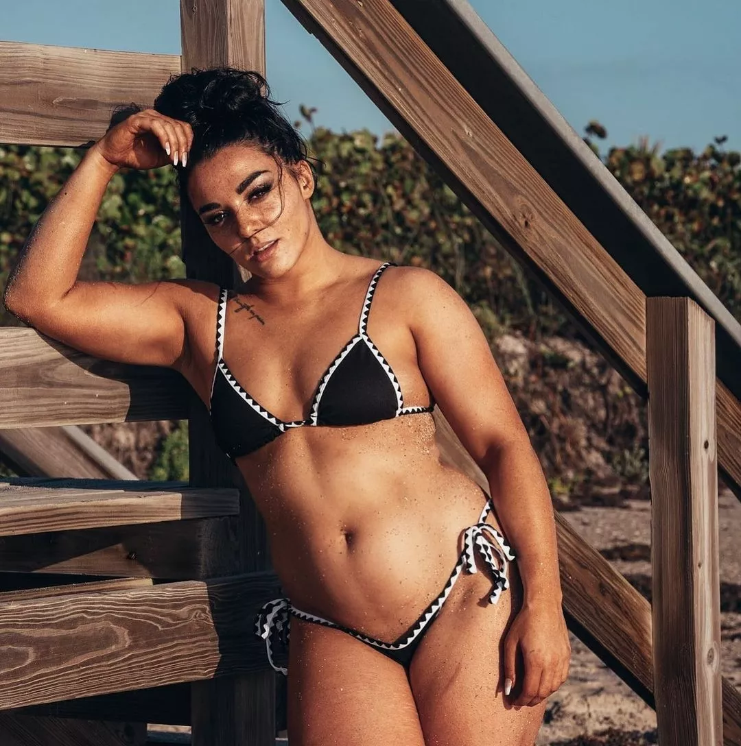 Deonna posted by strongstyle718