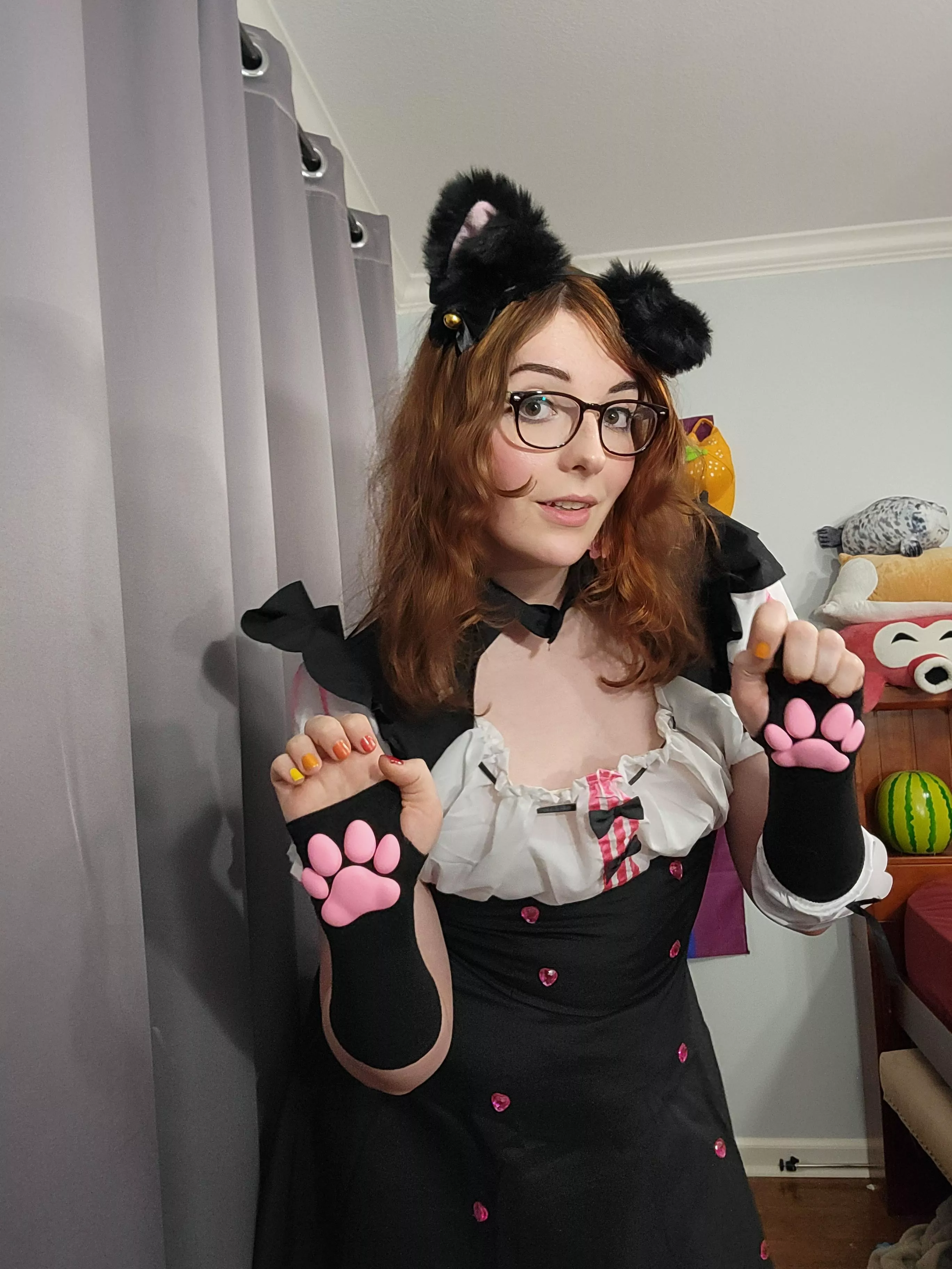 Desperate for headpats :3 posted by ayyplustwo