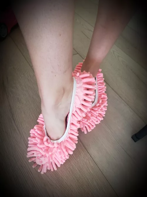 Did someone say cleaning day? 😇 by cinnamon_stiXXX