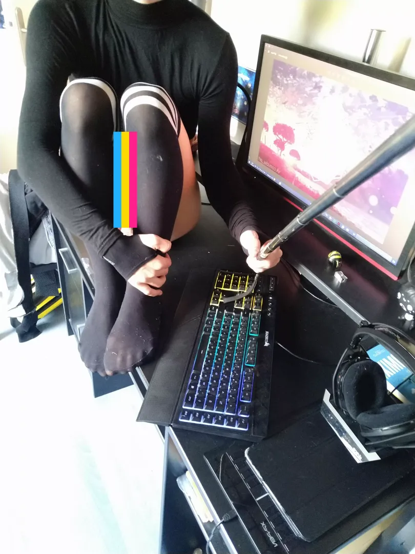 Did you guys (or girls/other ^^) like gayming ? uwu posted by sweet_twk