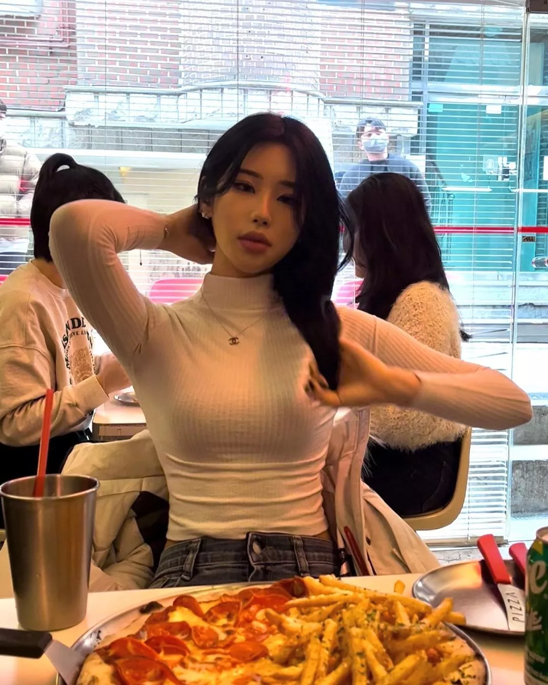 Dinner date posted by Majestic_Painter8660