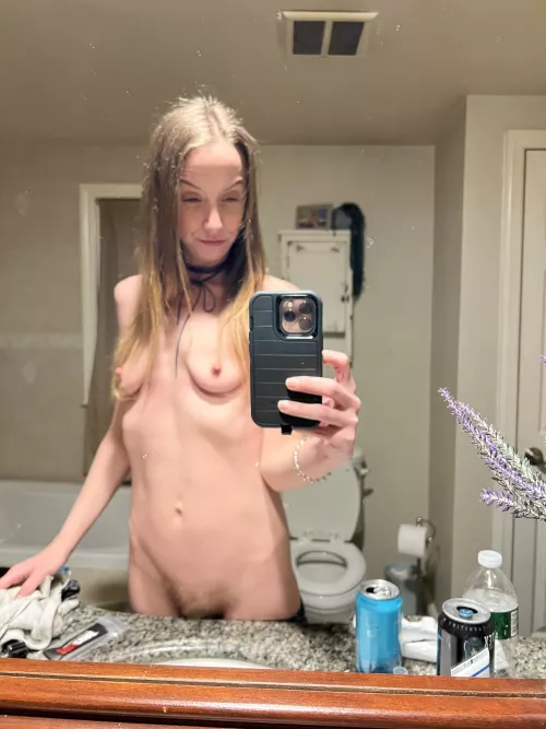 Dirty bathroom selfie 😘 by Sabrinaxh