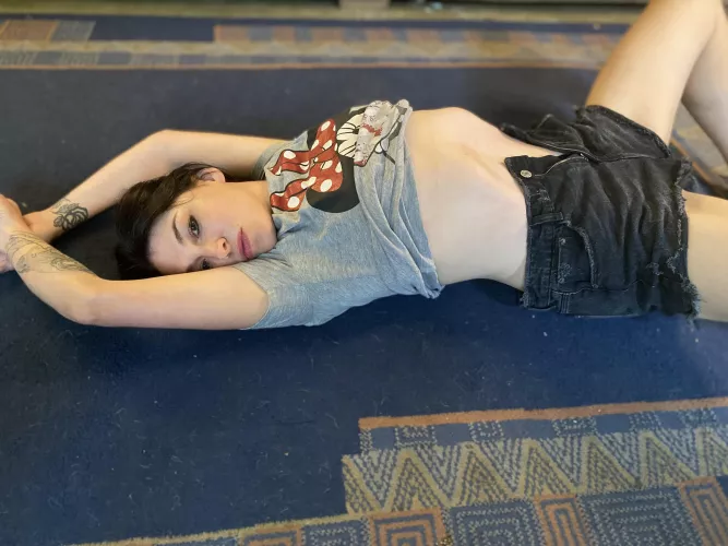 Dirty carpet, dirty girl by LolaMayDays