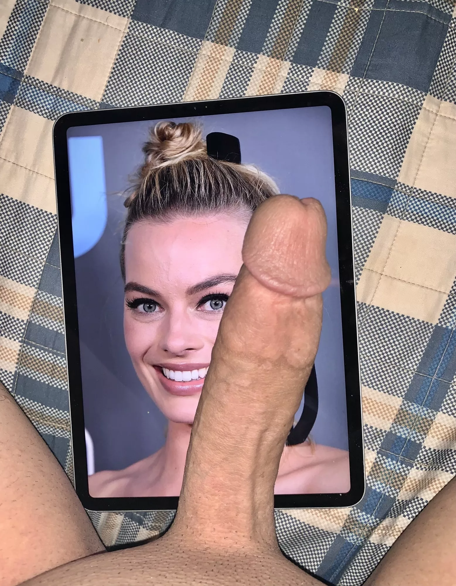 [discord pp0004#6056] Cocking and jerking to your favorites celebs posted by Round-Ad4081