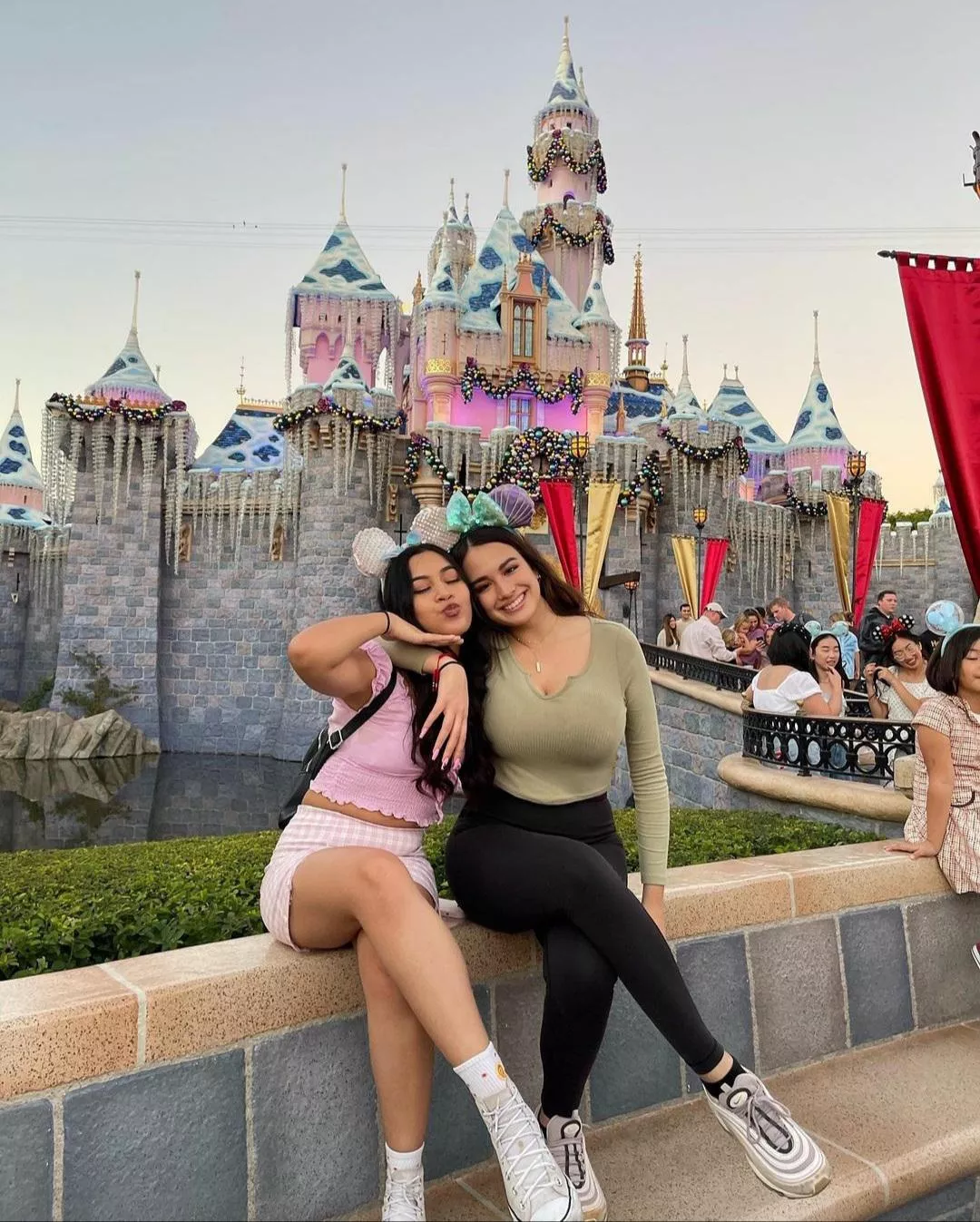 disneyland posted by sarapngsuso