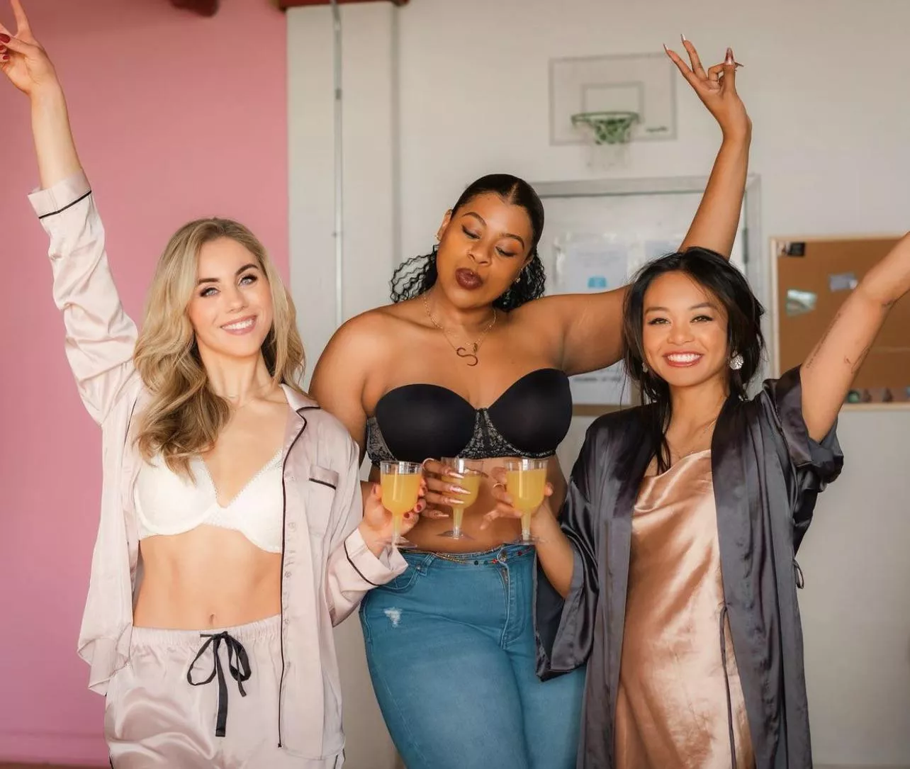 Diverse Crowd posted by palexaxelap