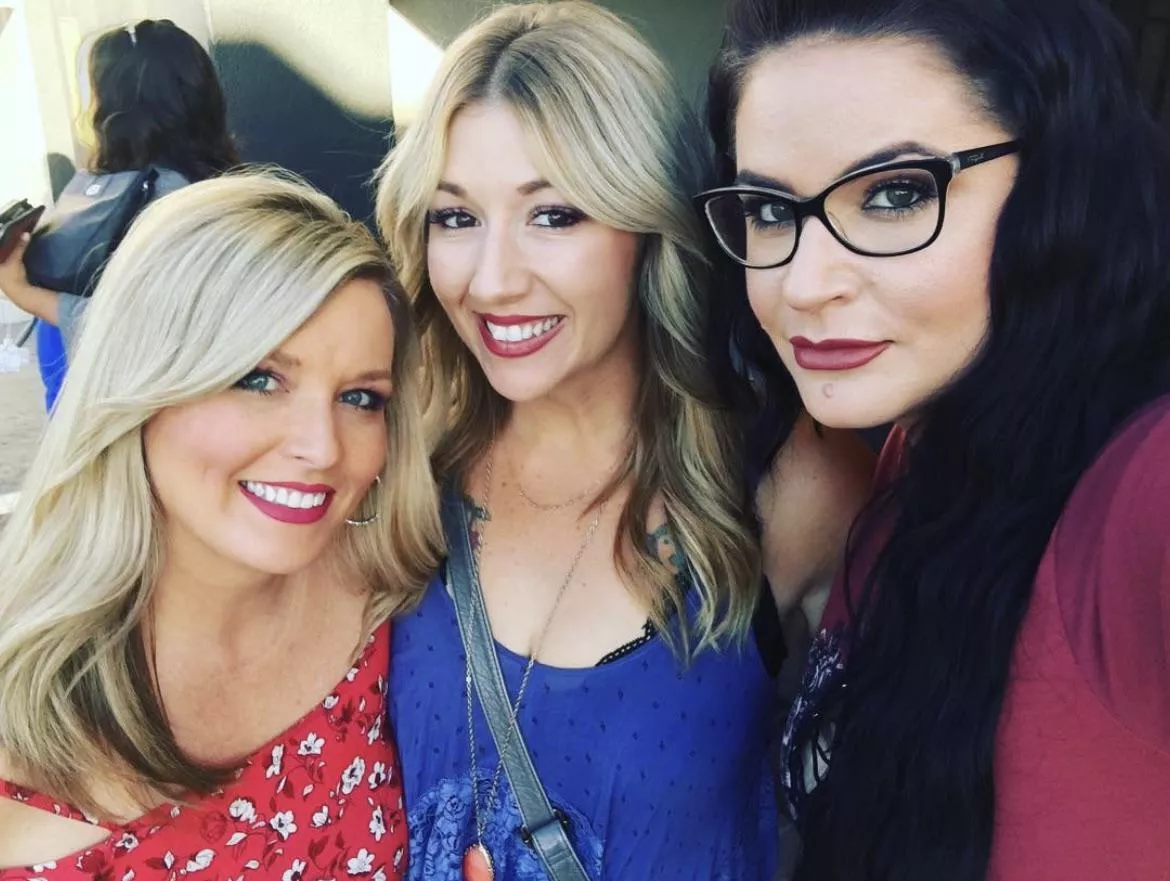 Divorced Milfs posted by 3117bb