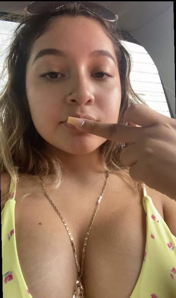 Dm me if you can cam on discord or dm me on here if you want more pics of her posted by Familiar_Pizza394