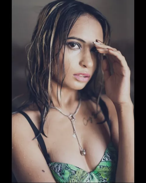 dm me to get her sizzling Nud©s and perfect nipl©s🥵 by Ok_District5701