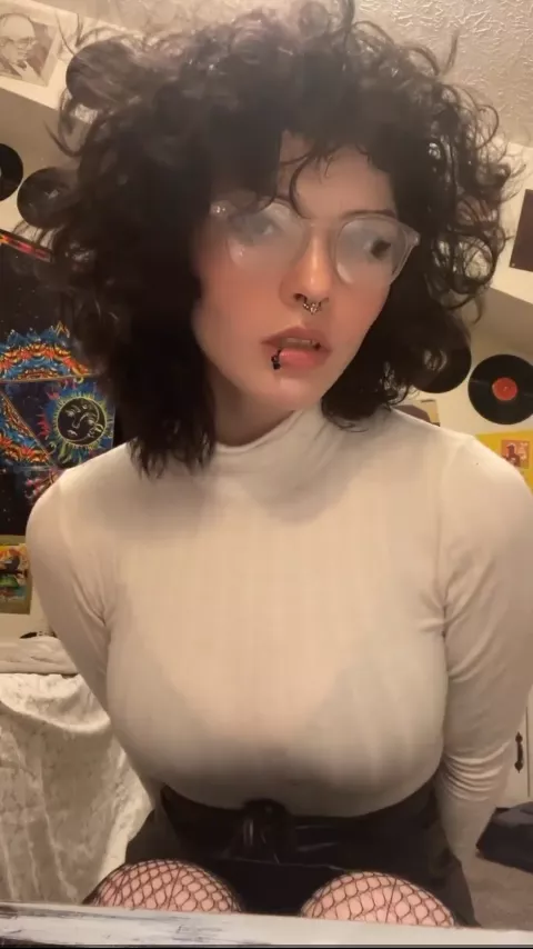 Dm me your tribute to my goth friend and I'll send you more pics of her posted by Camthetrashman