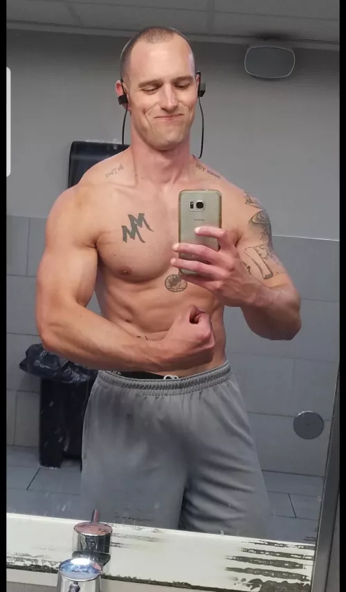 DM to see the rest... by cpm838