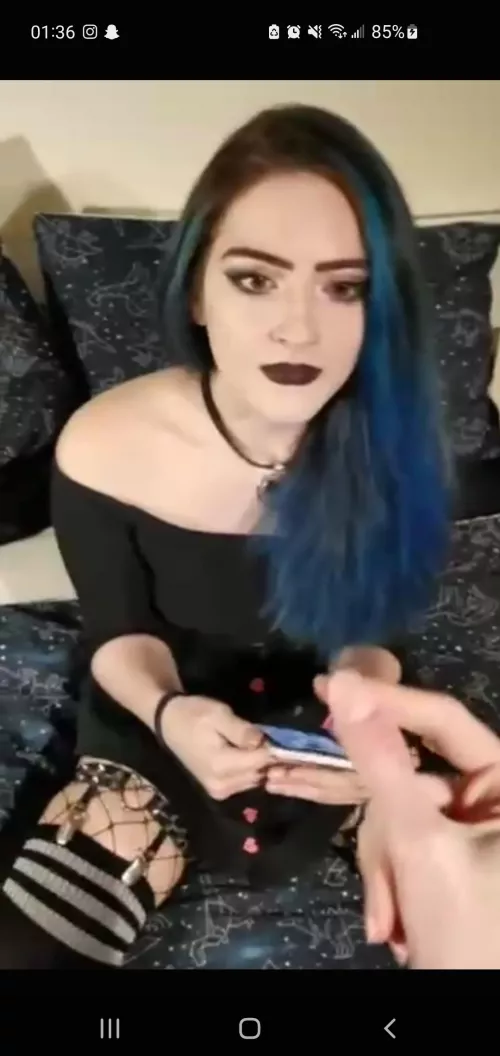 do any of you know the name of this girl??? by Loose-Work4385