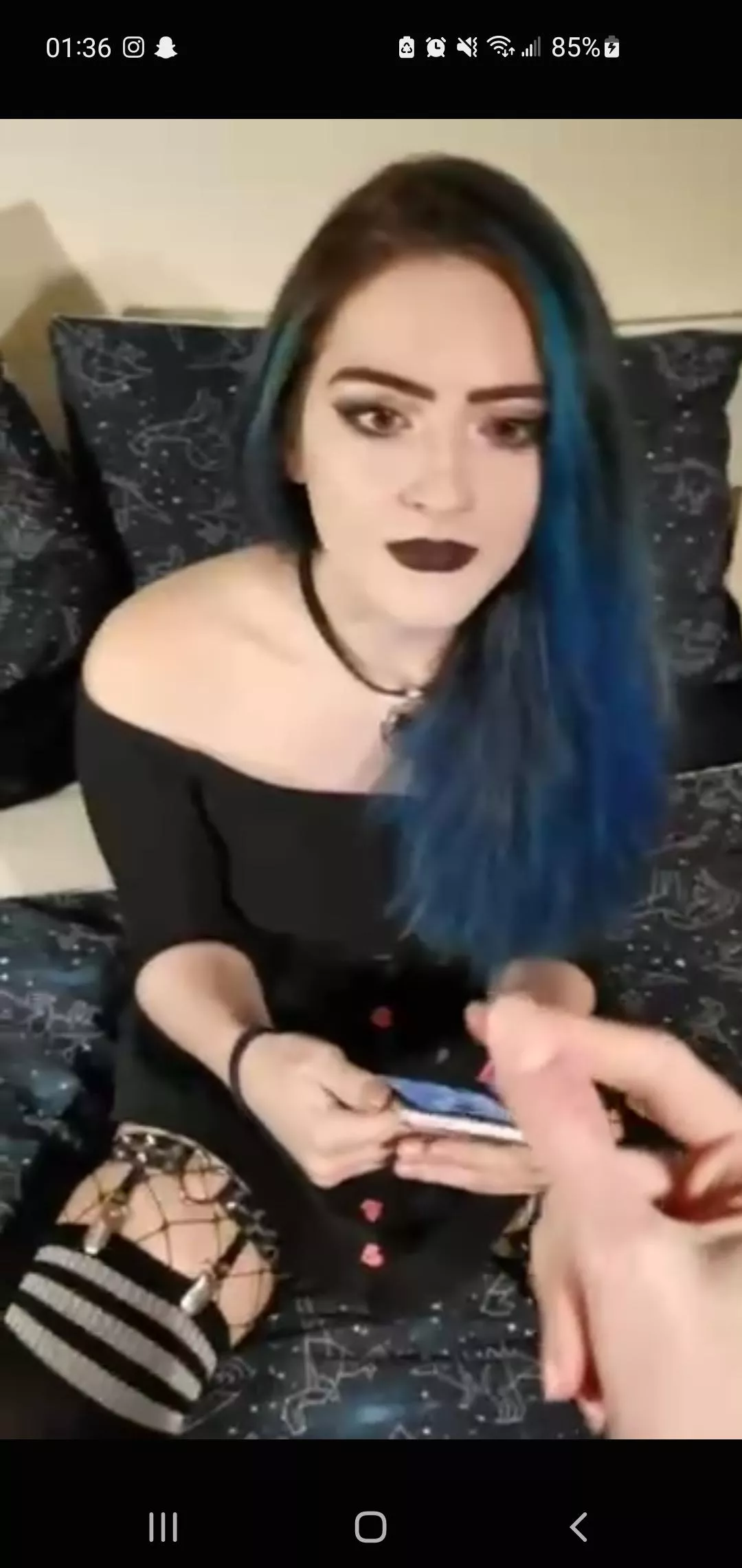 do any of you know the name of this girl??? posted by Loose-Work4385