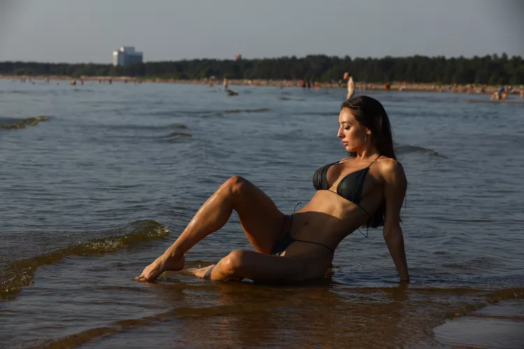 DO I have a Bikini Body ? ) by Miss_Blossom_