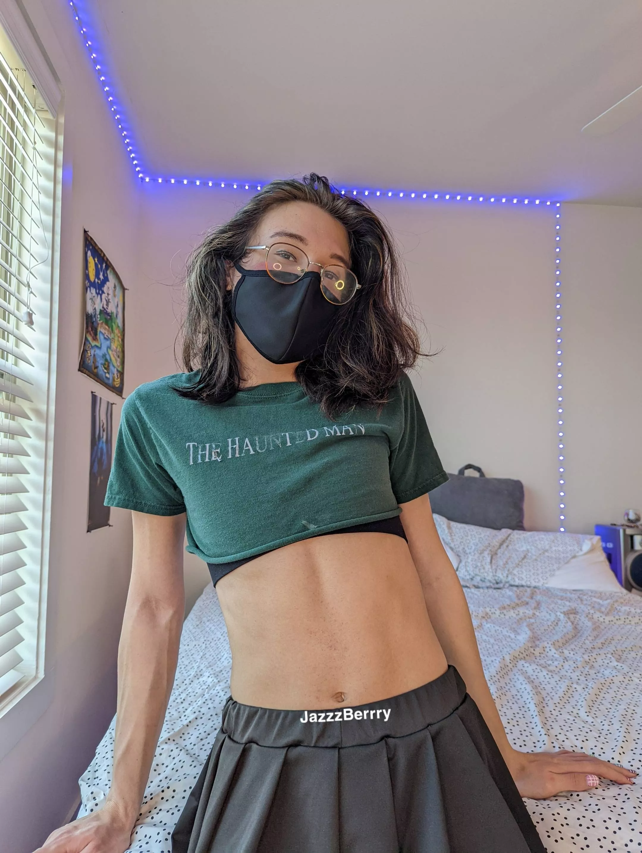 do I have a cute tummy for Tuesday? posted by JazzzBerrry