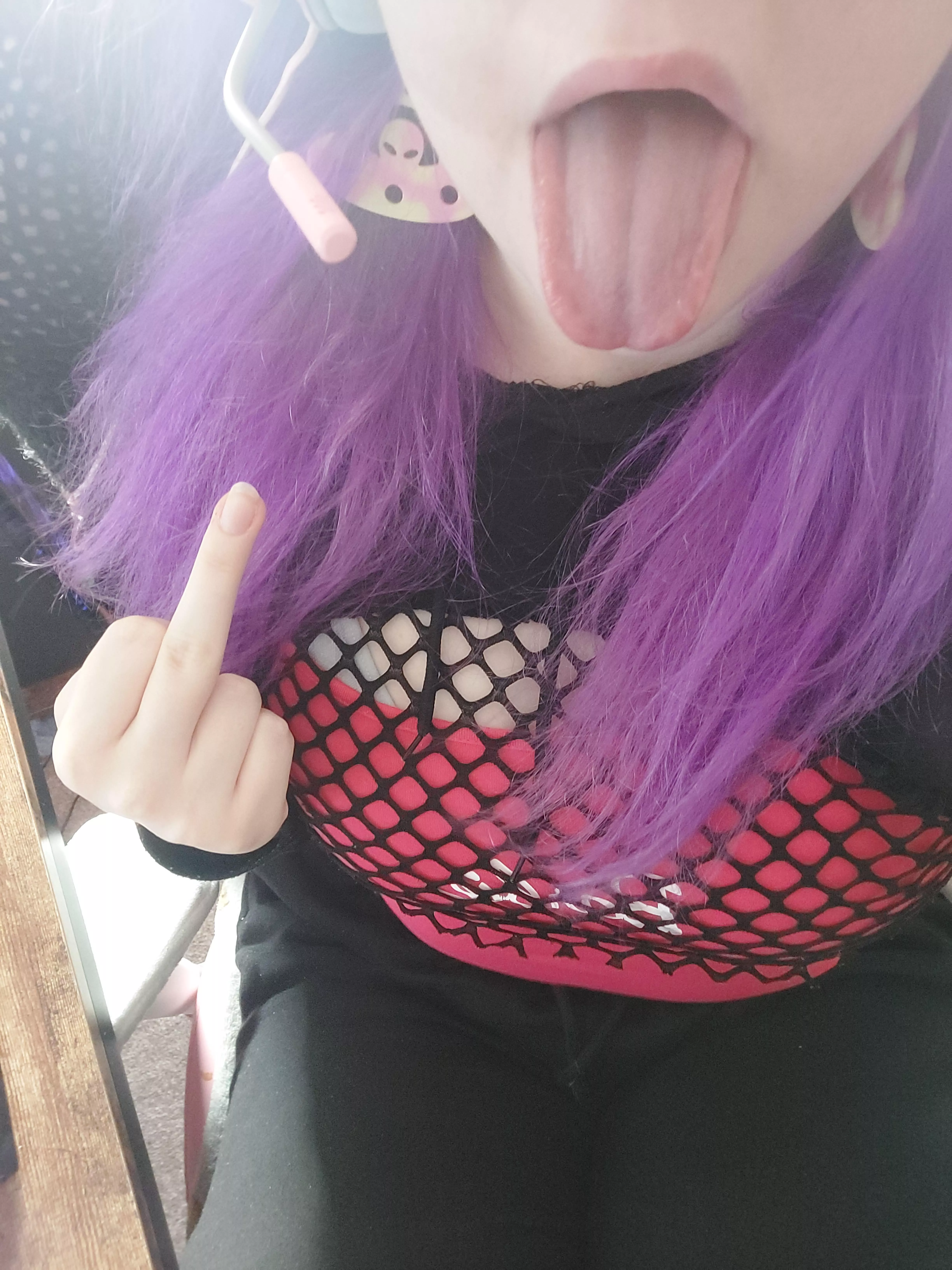 Do I have a nice tongue 👅 posted by PwincessEgirl