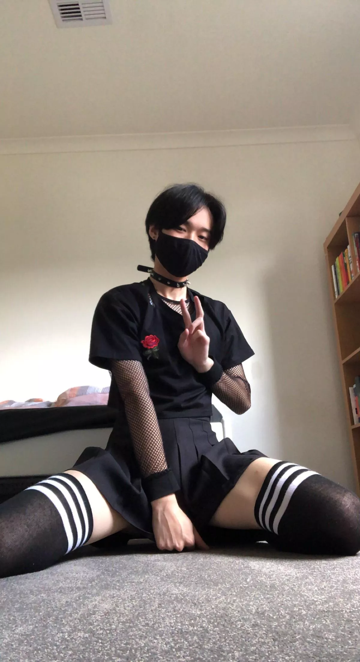 Do I have the e girl look down? posted by ouirak