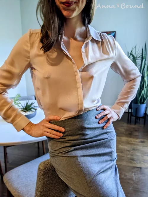 Do I have your attention now, team? (Mid-thirties Exec) by TheAnnaBound