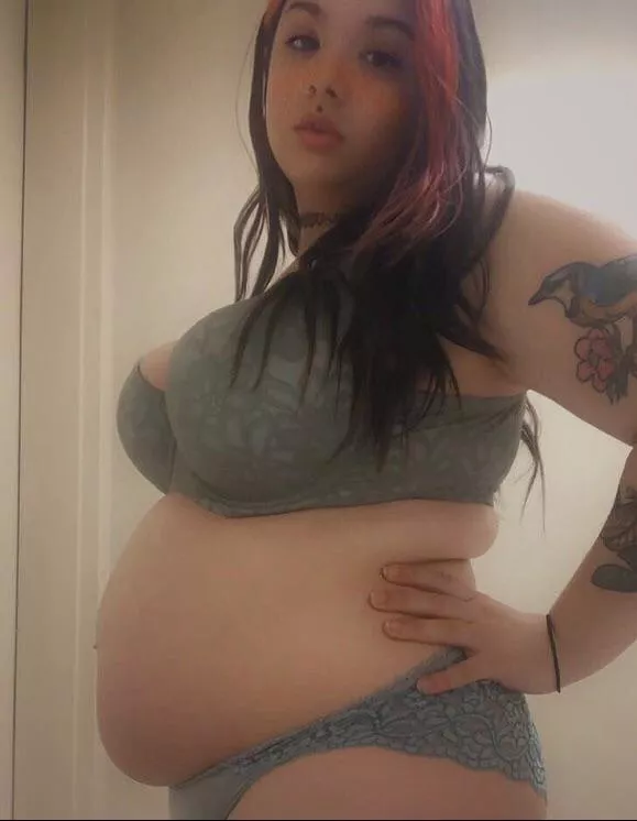 Do I look bigger or is it just good lighting 🤔 posted by Throwawwayyyy110011