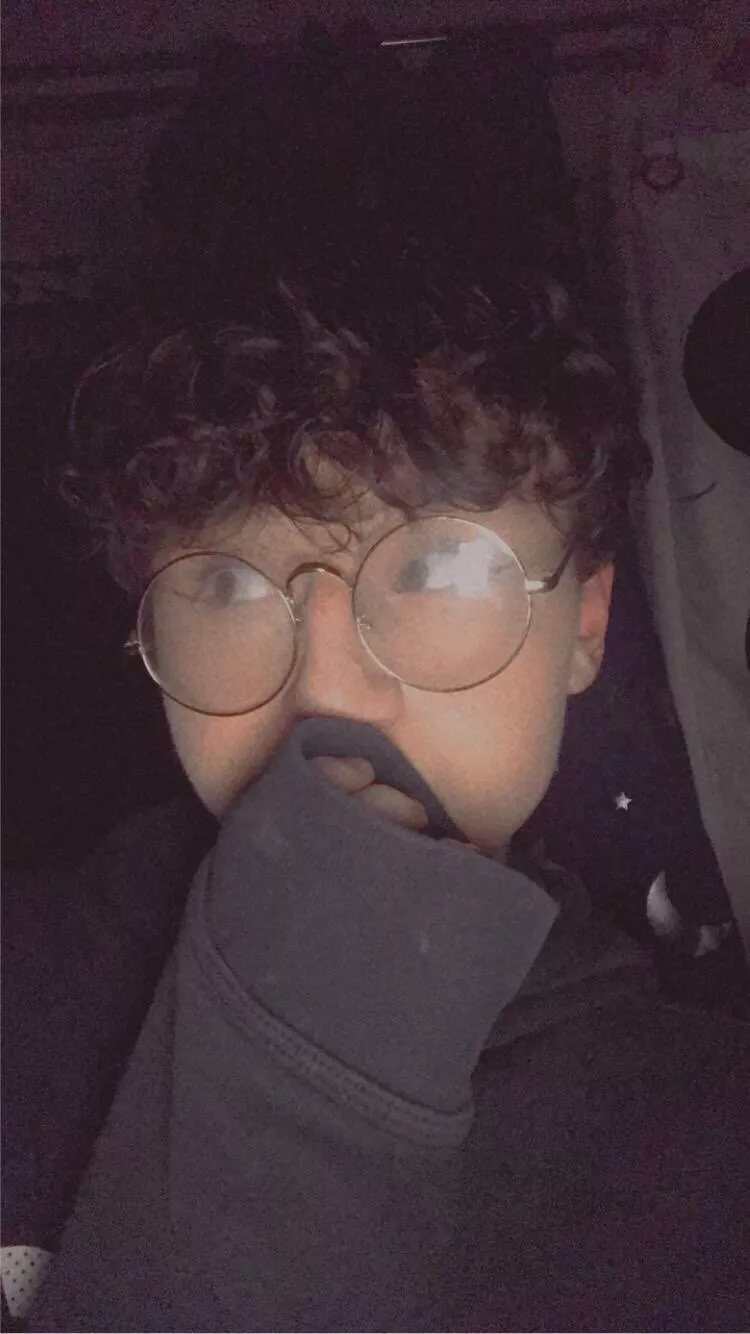 Do I look feminine without the wig 🥺 posted by FemboyOwO_