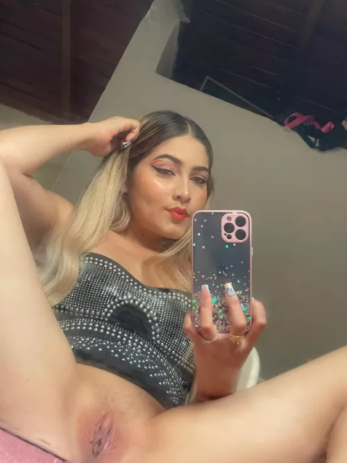 Do i look good? by Emmagreys