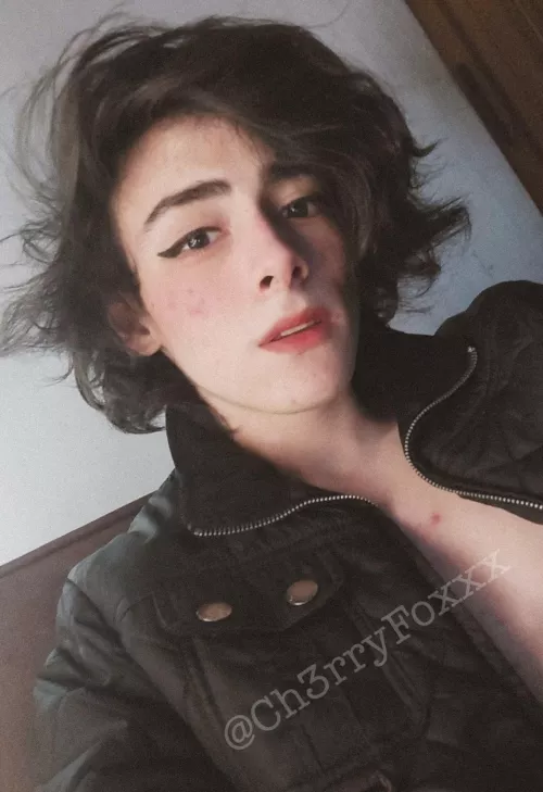 Do I look good? 👉🏻👈🏻💖 by ch3rryfoxxxx