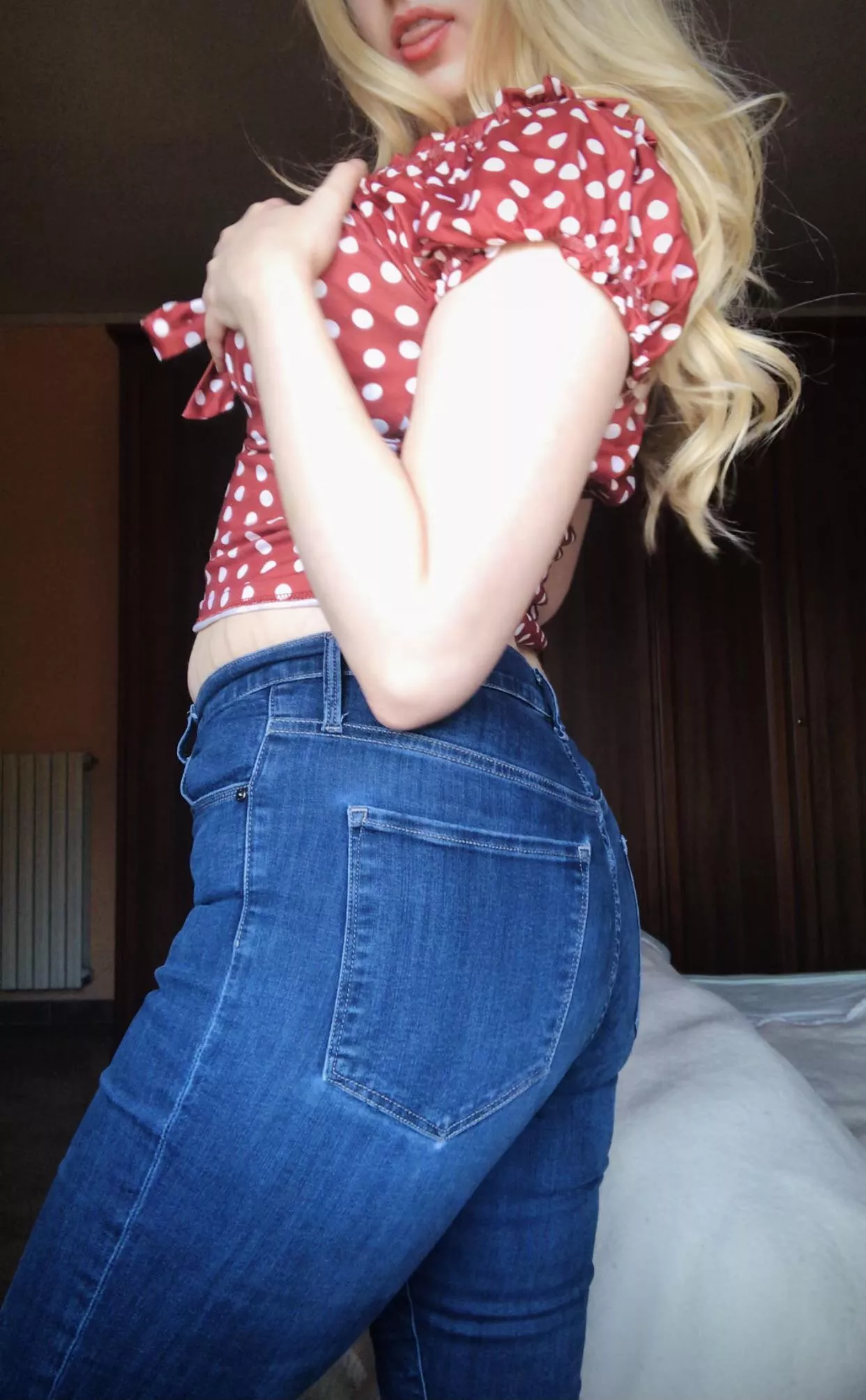 Do I look like an innocent country girl? posted by thiccblondegoddess