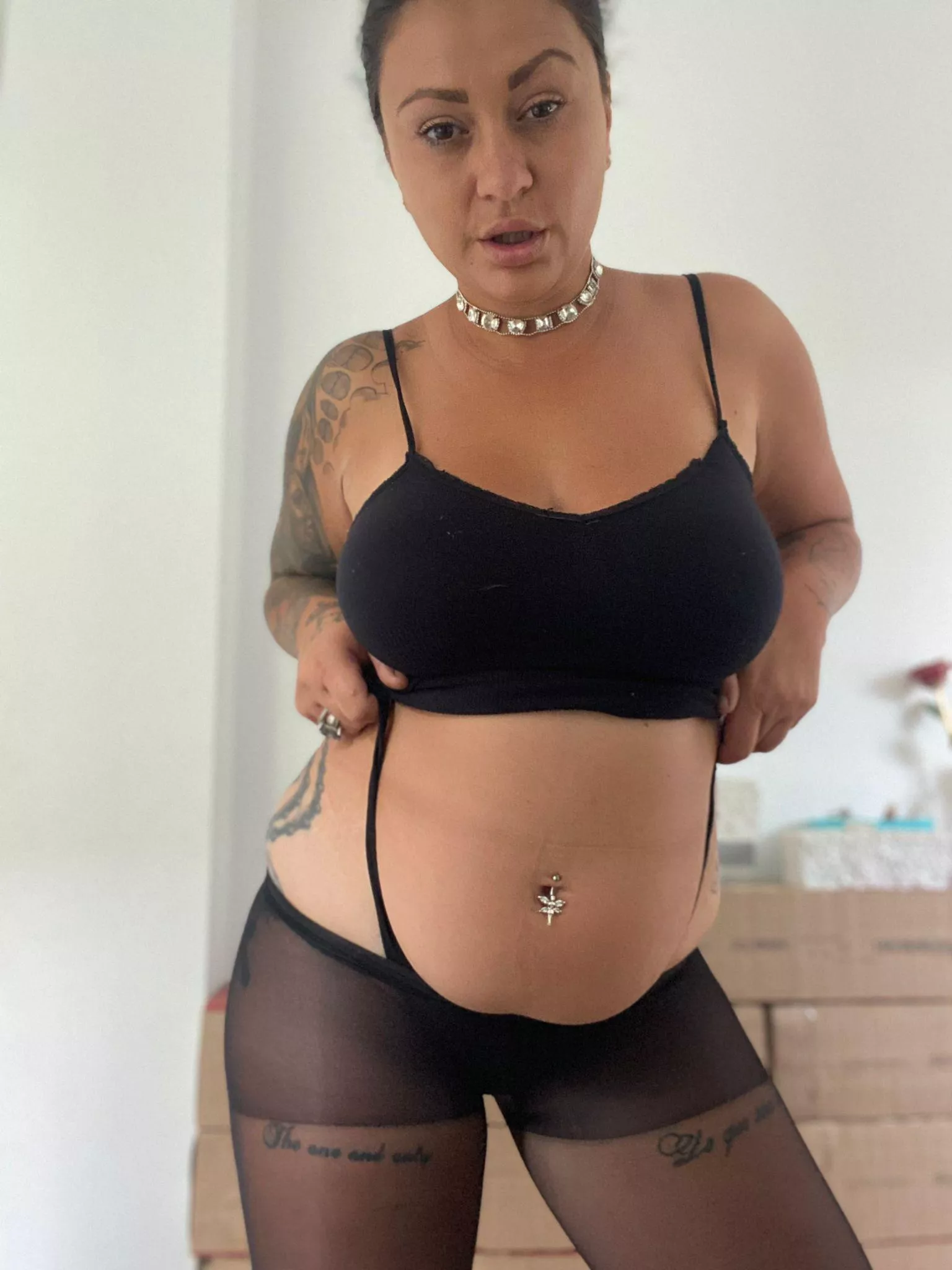 Do I look sexy in my pantyhose posted by CurvyKassandra