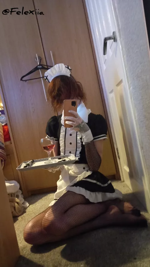 Do I make a cute maid? by Felexiia